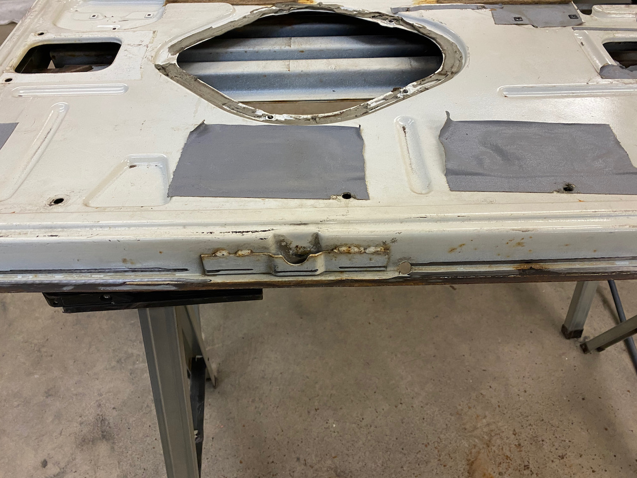images/102_right_door_button_catch.jpeg