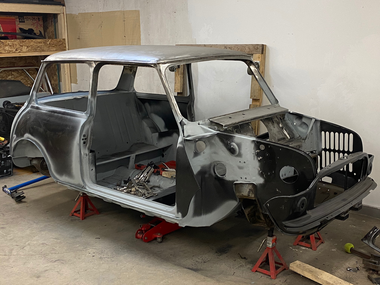 images/90_right_rear_quarter_front_34.jpeg